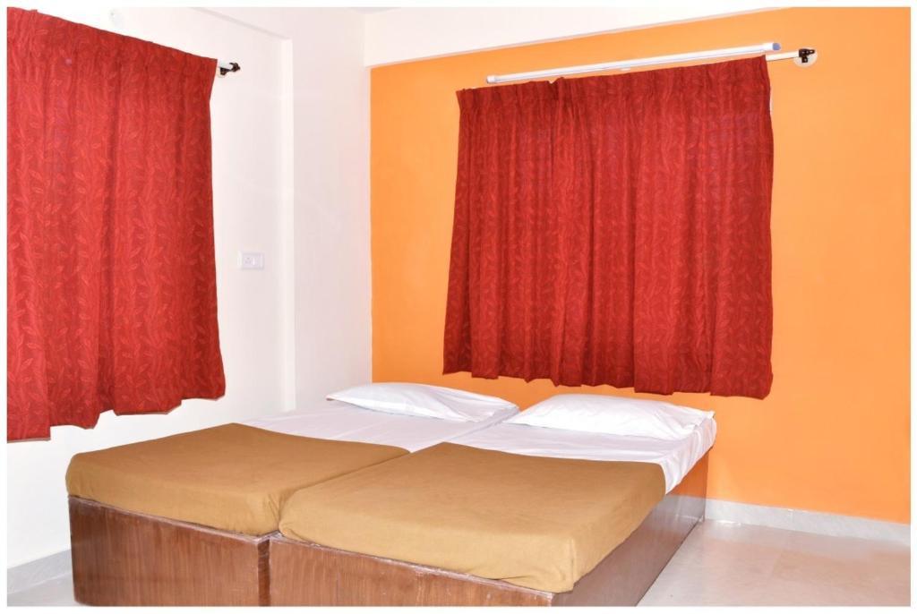 Maple Inn Budget Hotel Bangalore Exterior photo